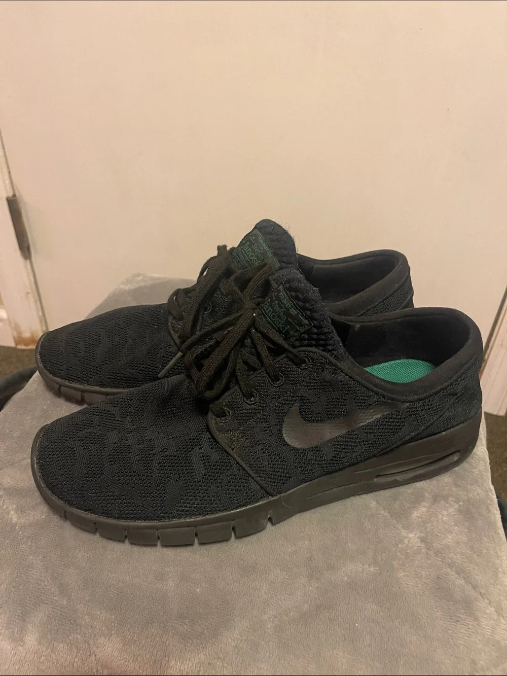 Nike Black Men's Low-Top Knit Sneakers